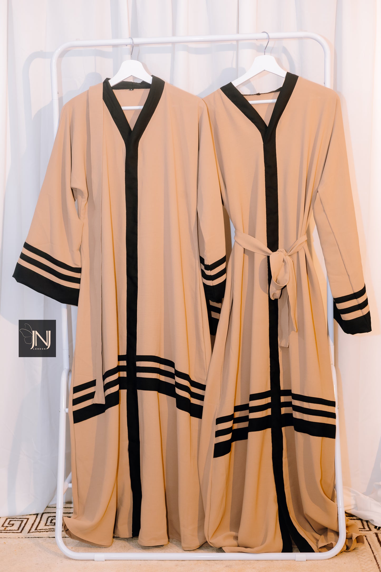 Trendy Abaya in Beige & Black