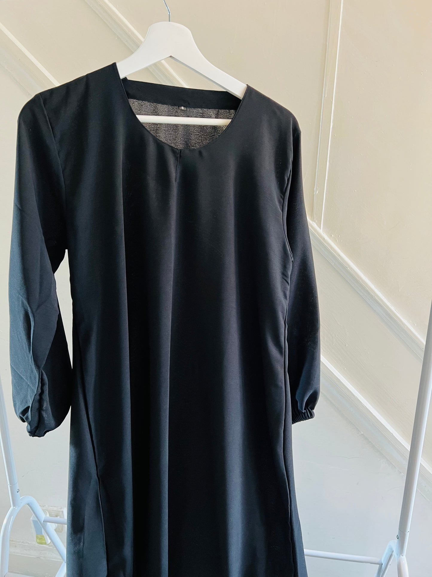 Cuffed Aifa in Black