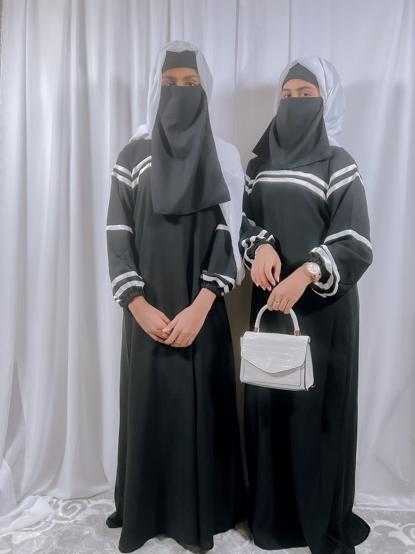 Abaya with white band