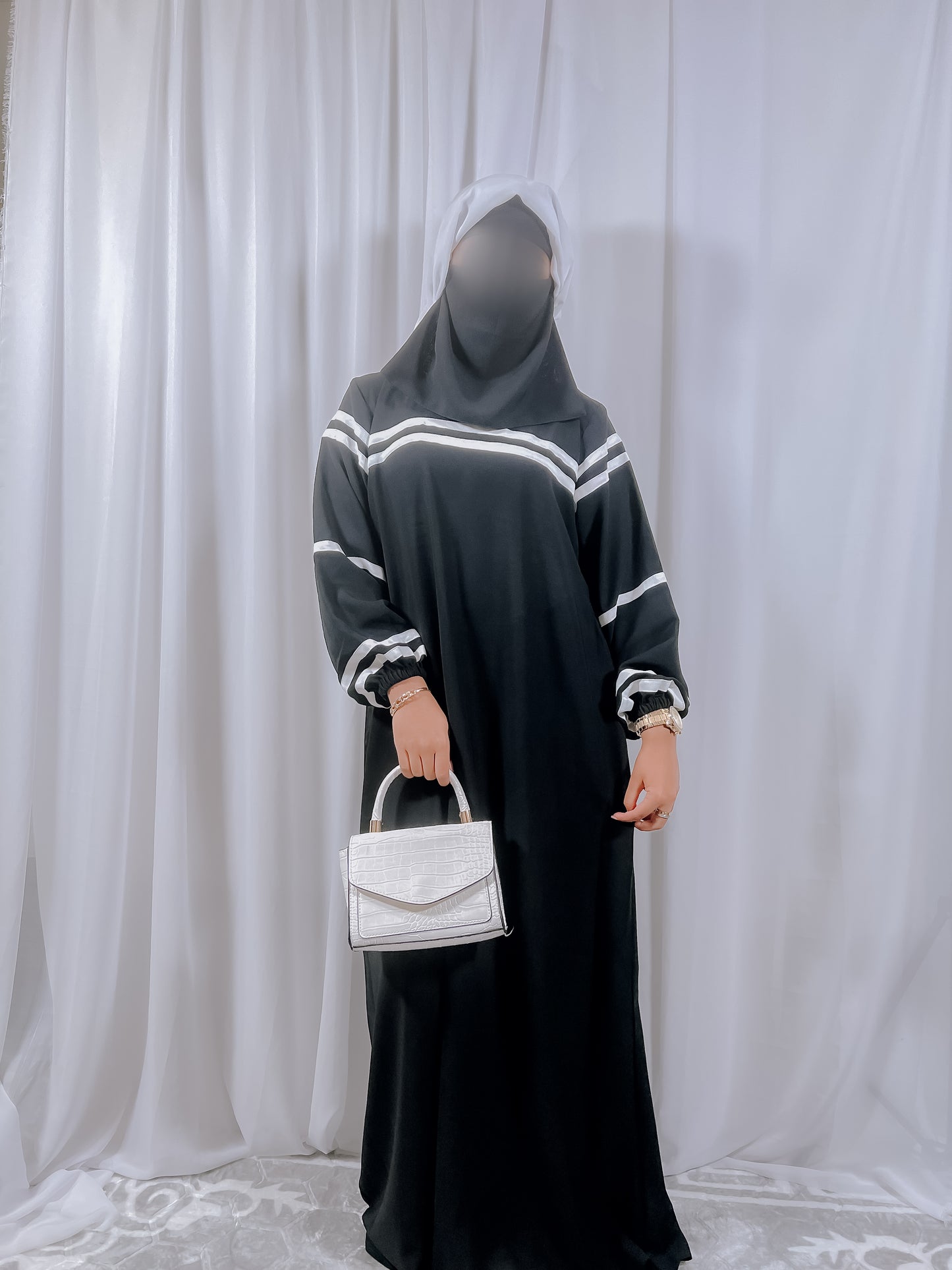 Abaya with white band