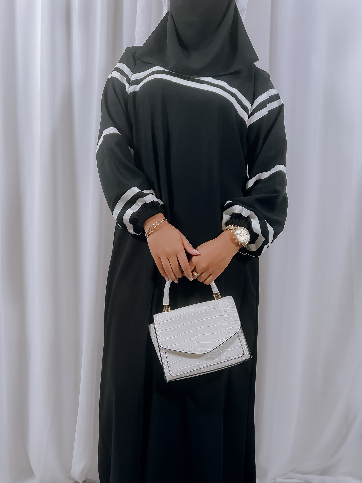 Abaya with white band