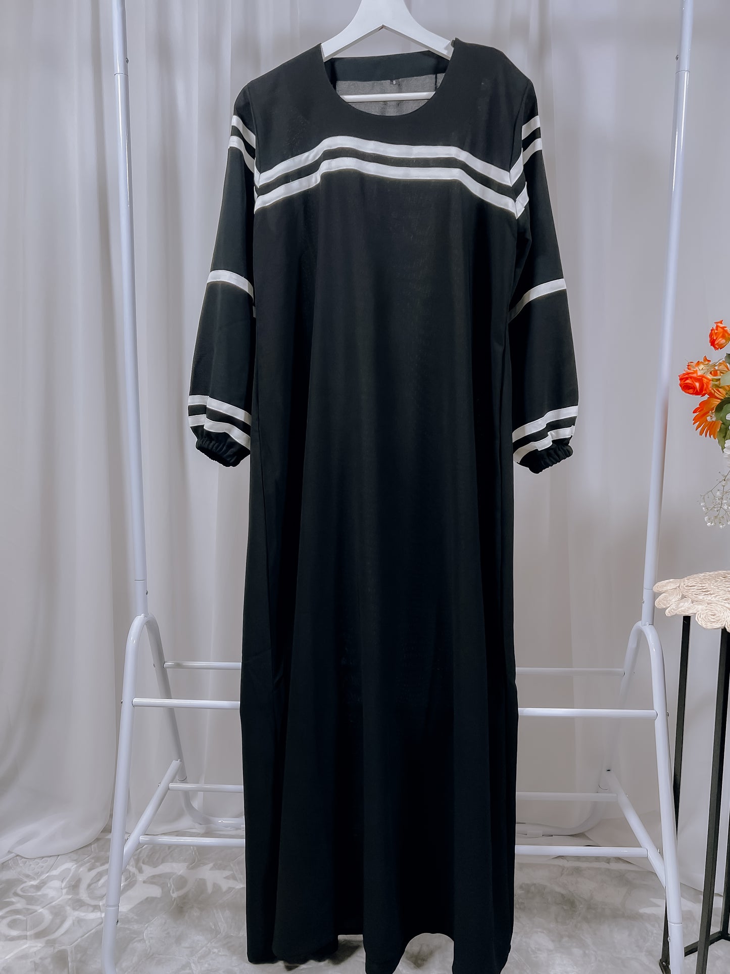 Abaya with white band